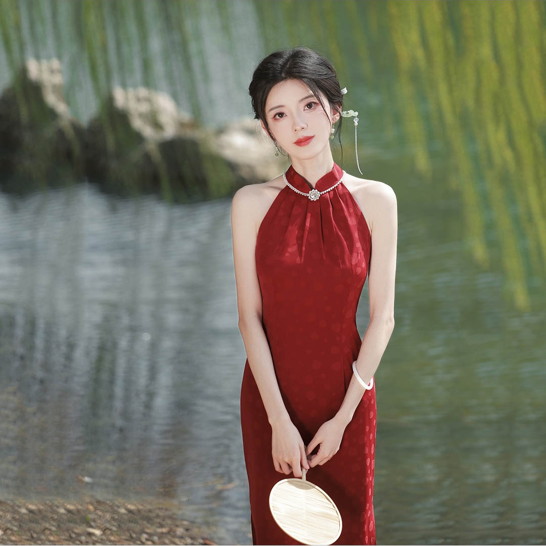 2052 Sleeveless Red Cheongsam Wedding Dress