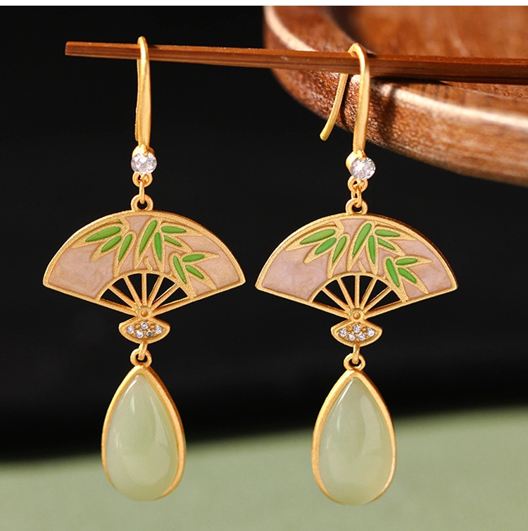 CP461 Scalloped Jade Earrings