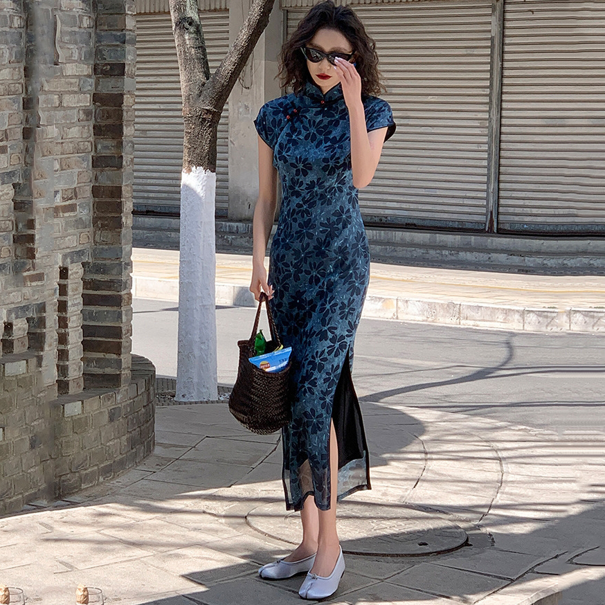 8235 Classic Cheongsam