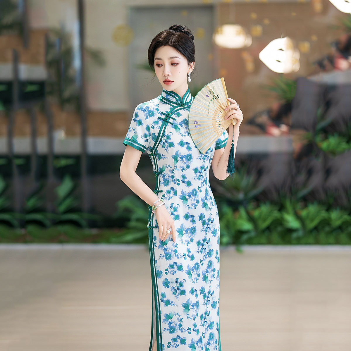 C3827 Chinese Traditional Qipao Silk Classical Cheongsam