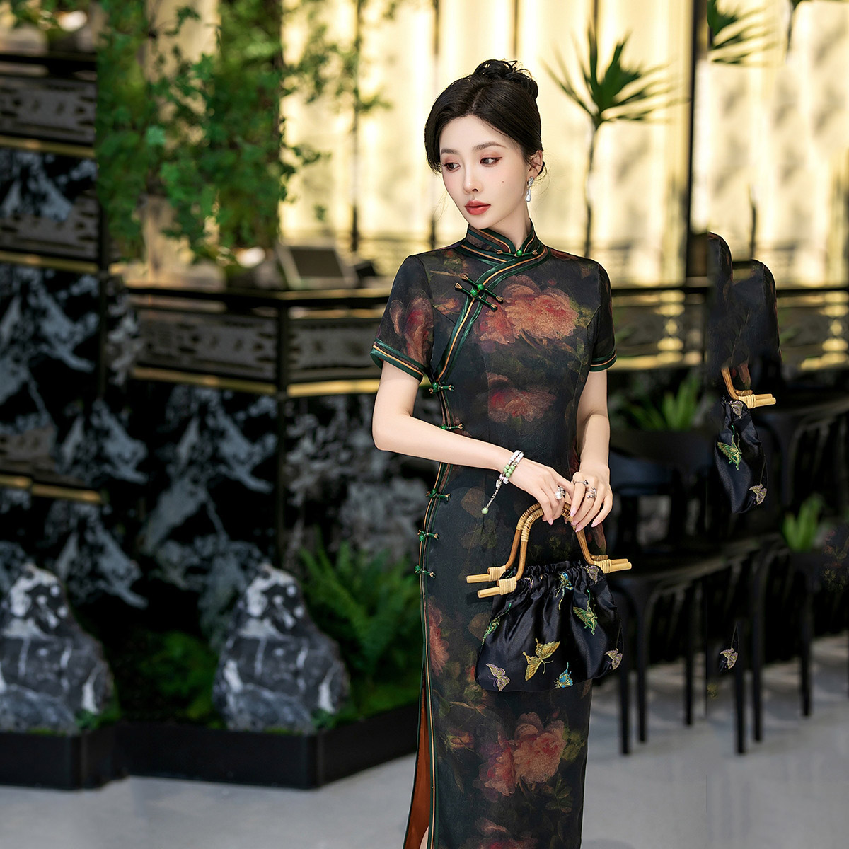 C5593Chinese Traditional Qipao Silk Classical Cheongsam