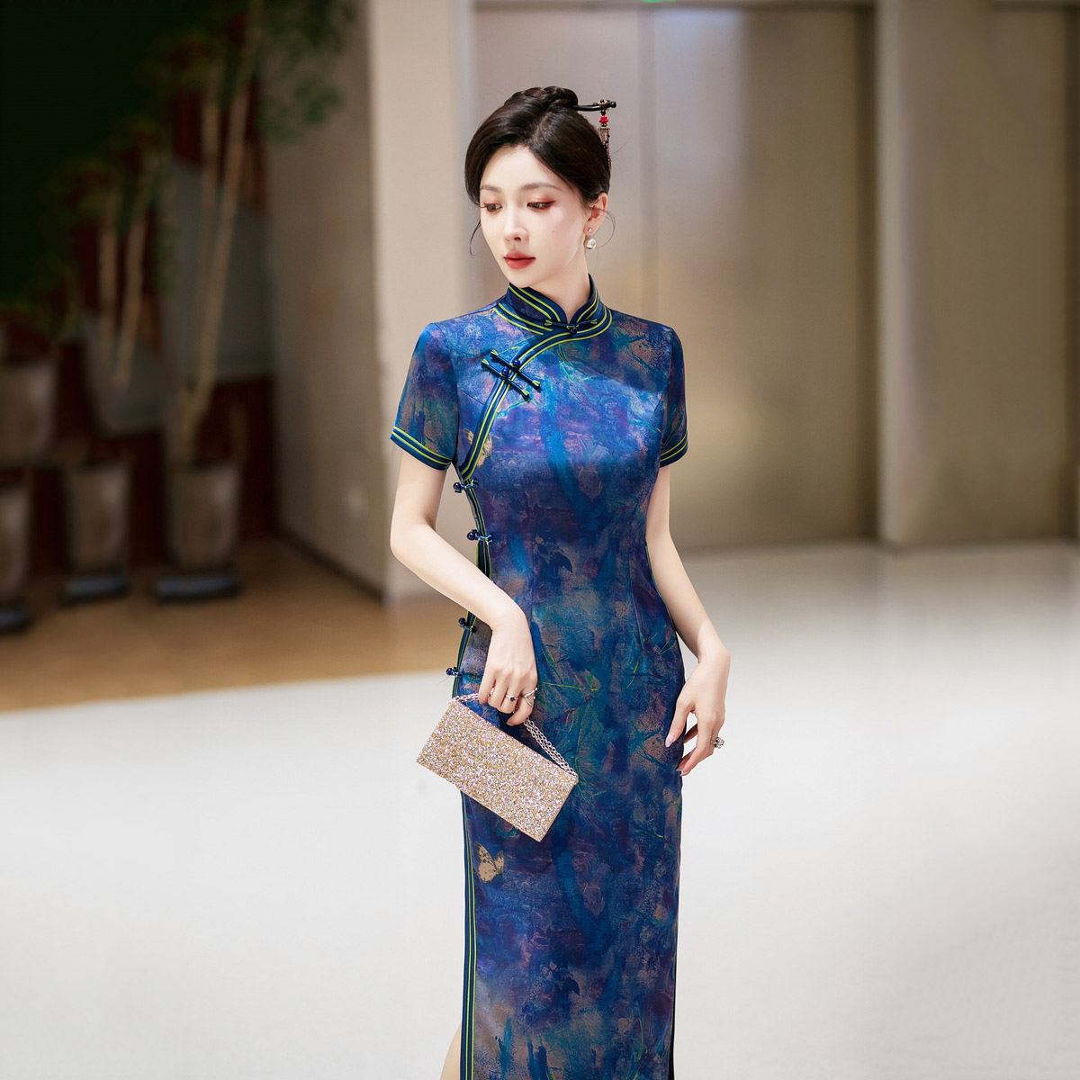 C5567 Chinese Qipao Silk Classical Cheongsam