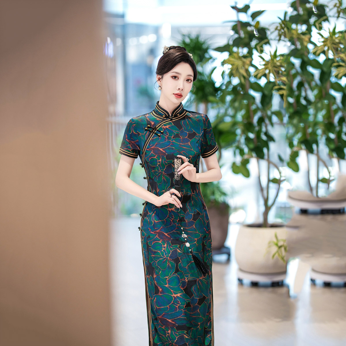 C5569 Classical Silk Cheongsam Dress