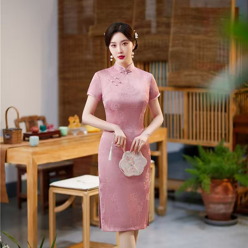 912  Chinese Traditional Dress Classic Silk Cheongsam