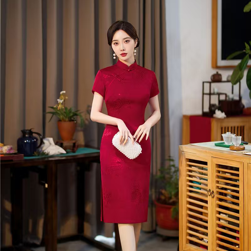 913 Chinese Traditional Dress Classic Silk Cheongsam