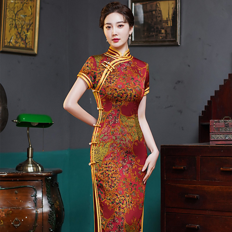 18 Chinese Traditonal Silk Cheongsam